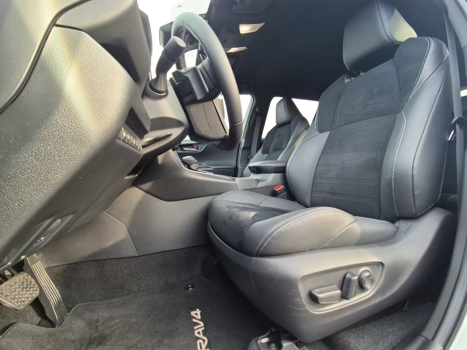TOYOTA RAV4 2.5 Plug-In-Hybrid GR Sport, Hybride Rechargeable Essence/Électricité, Occasion / Utilisé, Automatique - 5