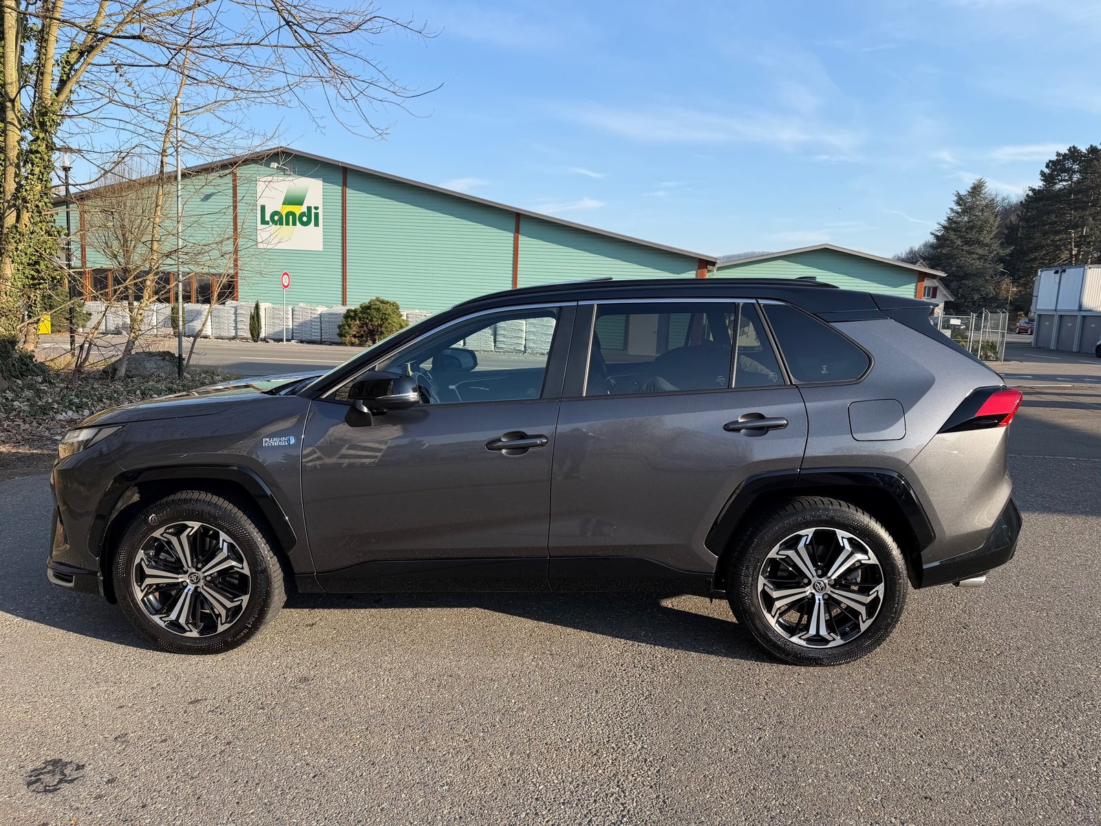 TOYOTA RAV-4 2.5 PHEV Platinum e-CVT 4WD, Plug-in-Hybrid Petrol/Electric, Second hand / Used, Automatic - 2