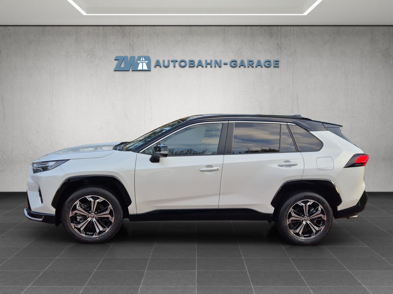 TOYOTA RAV4 2.5 Plug-In-Hybrid Platinum, Plug-in-Hybrid Petrol/Electric, Second hand / Used, Automatic - 2
