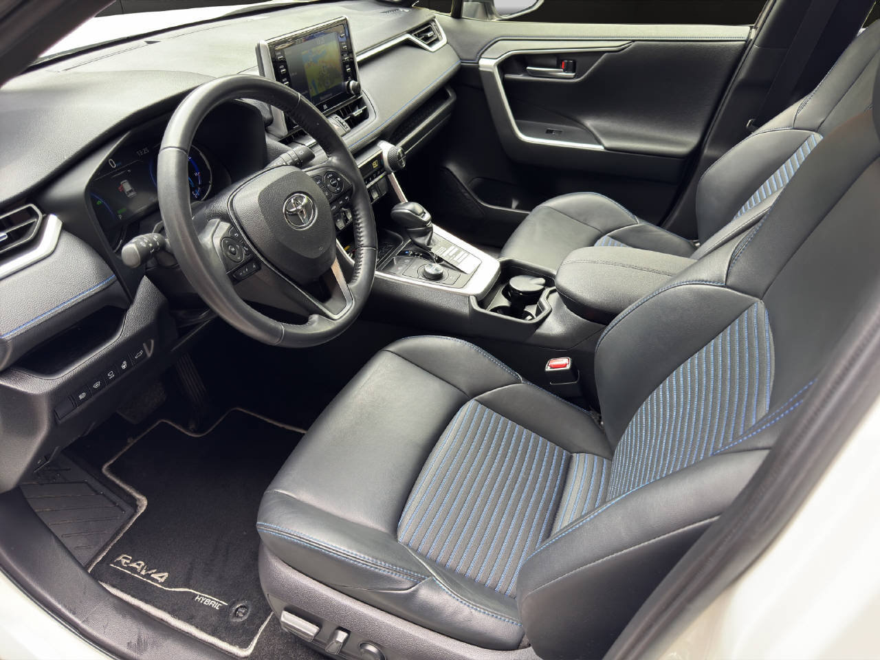 TOYOTA RAV4 2.5 HEV Style, Full-Hybrid Petrol/Electric, Second hand / Used, Automatic - 5