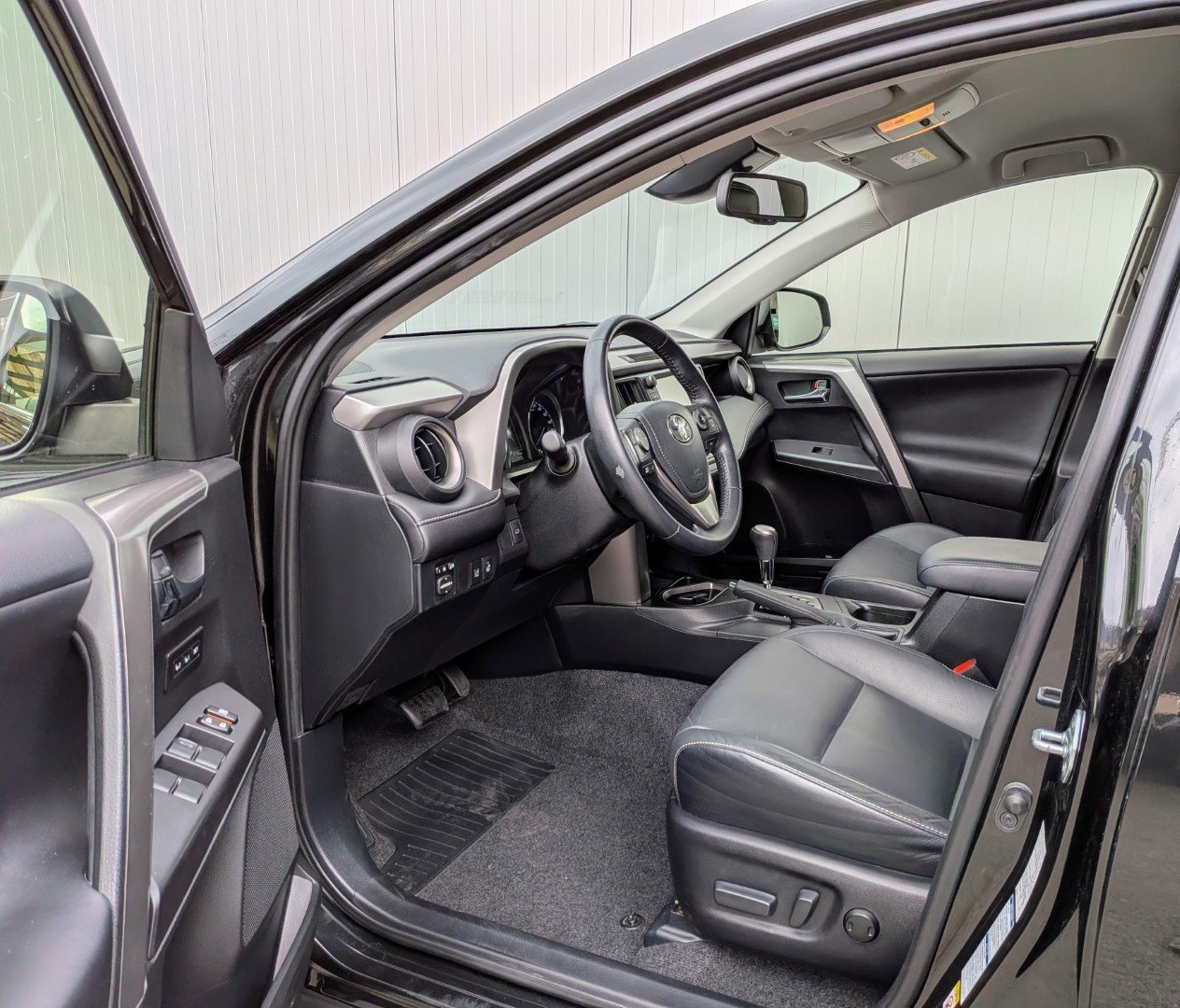 TOYOTA RAV-4 2.5 HSD Sol Premium e-CVT, Voll-Hybrid Benzin/Elektro, Occasion / Gebraucht, Automatik - 2