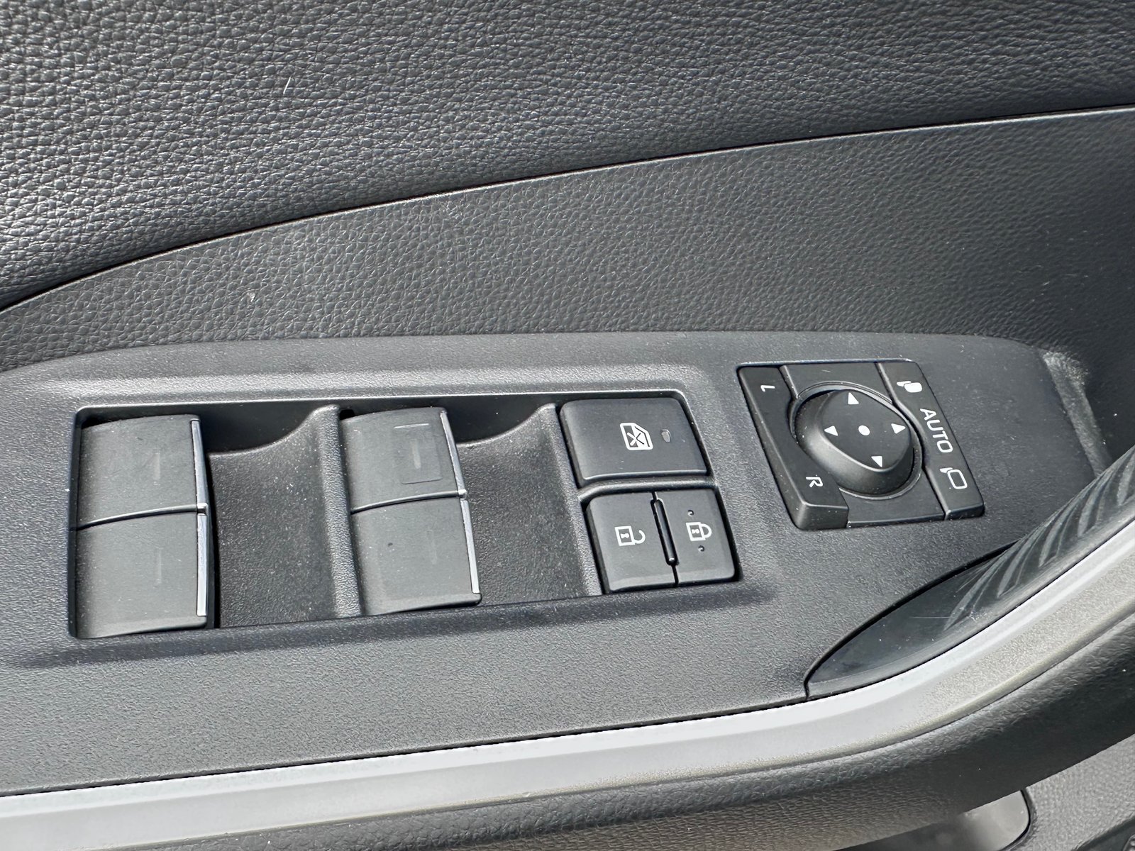 TOYOTA RAV-4 2.5 Plug-In rechargeable - Premium e-CVT 4WD, Plug-in-Hybrid Benzina/Elettrica, Occasioni / Usate, Automatico - 7