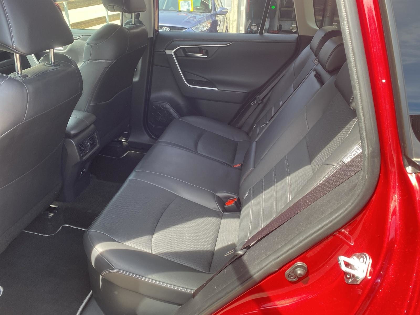TOYOTA RAV4 2.5 HEV Premium FWD, Voll-Hybrid Benzin/Elektro, Occasion / Gebraucht, Automatik - 7