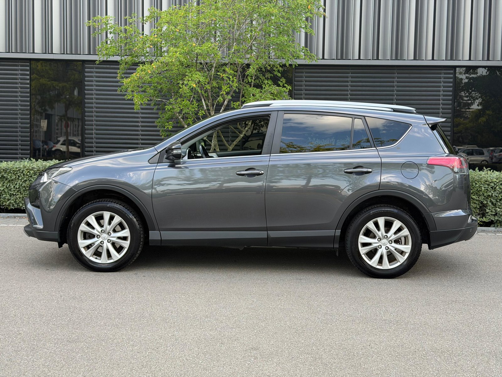 TOYOTA RAV-4 2.5 HSD Premium e-CVT, Full-Hybrid Petrol/Electric, Second hand / Used, Automatic - 4