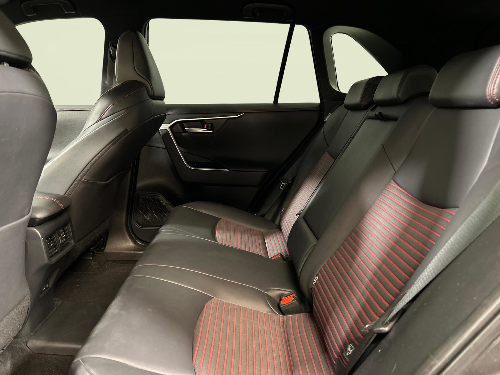 TOYOTA RAV4 2.5 Plug-In-Hybrid Premium, Plug-in-Hybrid Benzin/Elektro, Occasion / Gebraucht, Automatik - 4