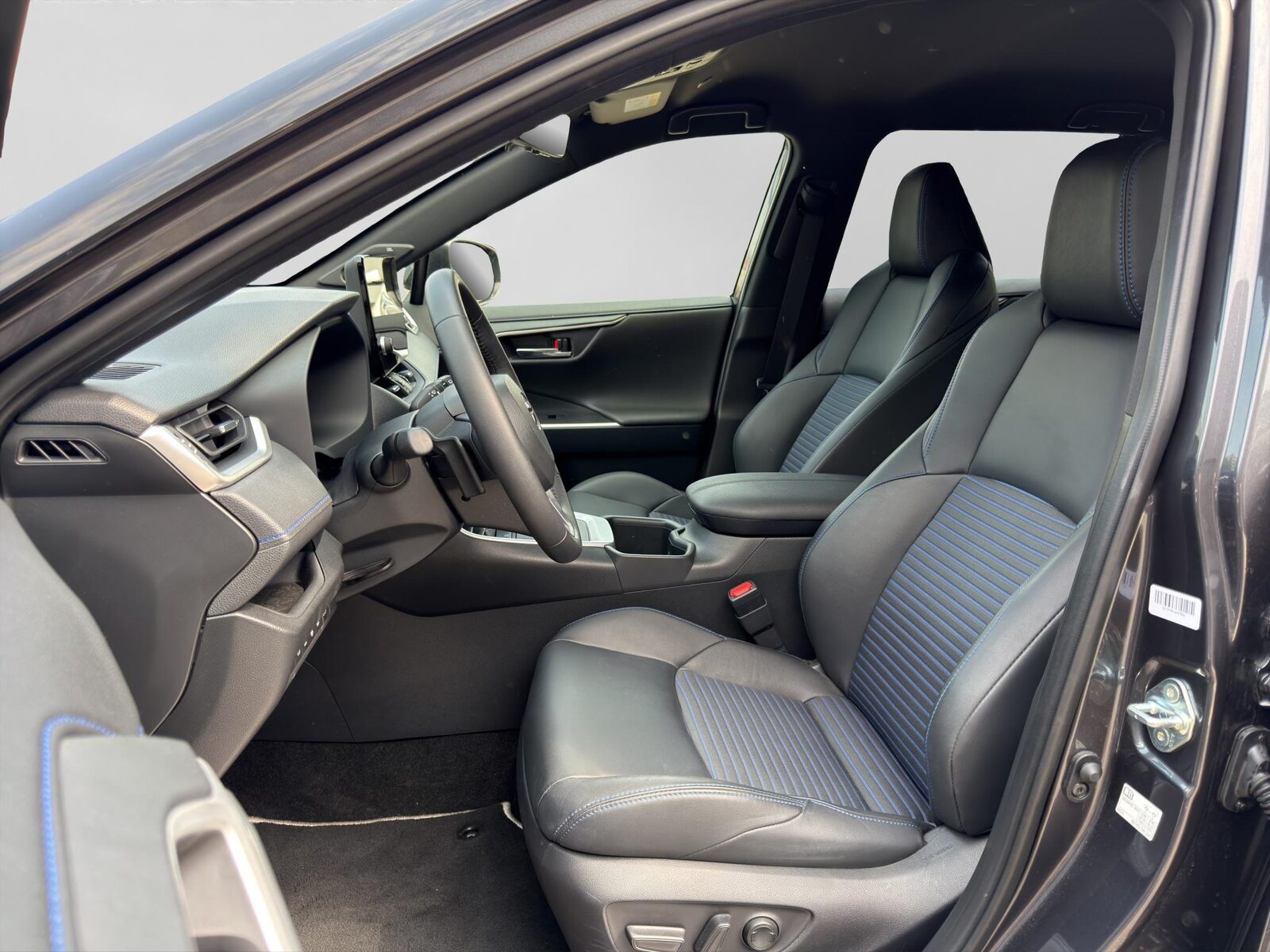 TOYOTA RAV4 2.5 HEV Style, Full-Hybrid Petrol/Electric, Second hand / Used, Automatic - 2