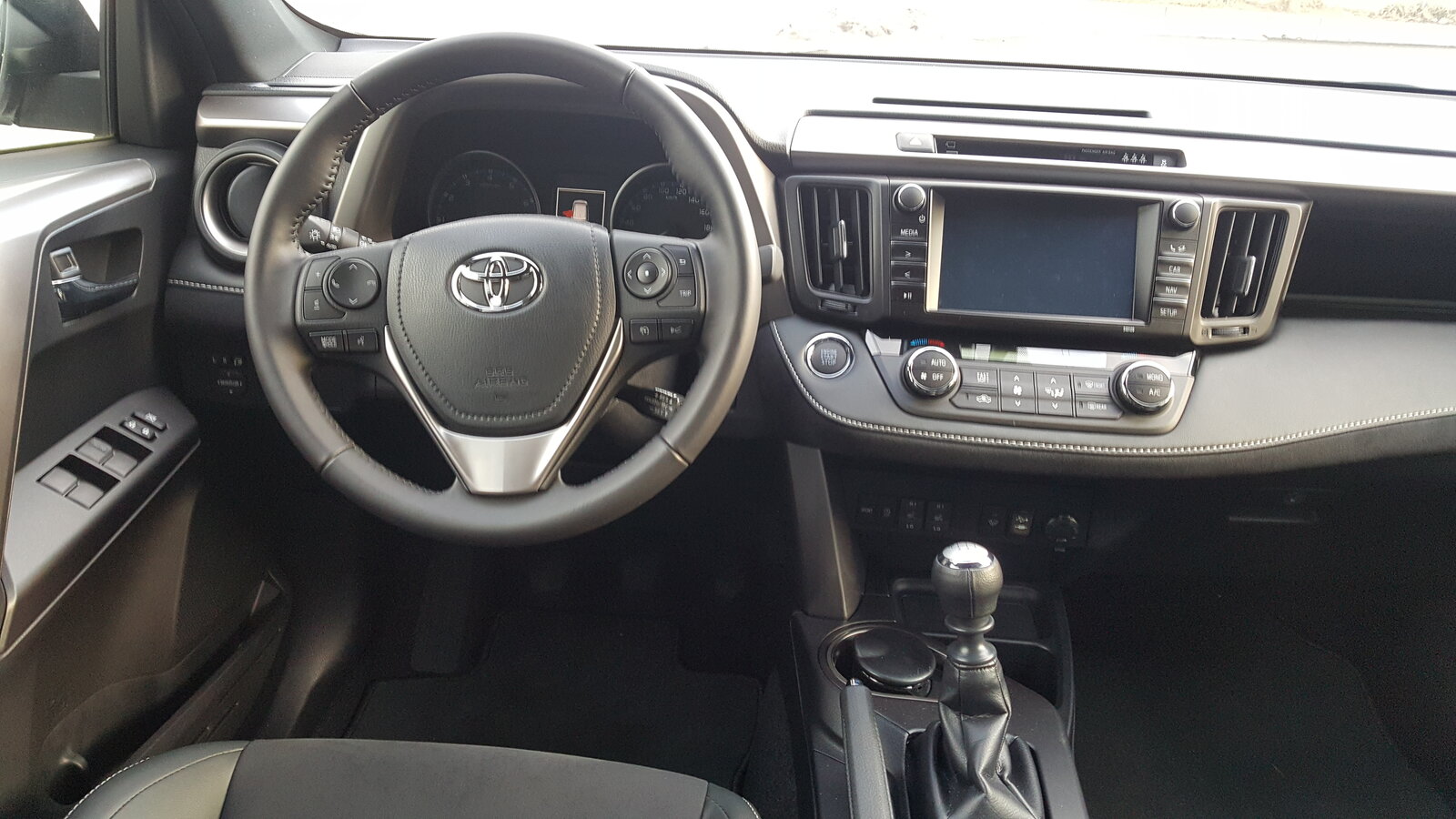 TOYOTA RAV4 2.0i VMa Style, Petrol, Second hand / Used, Manual - 4