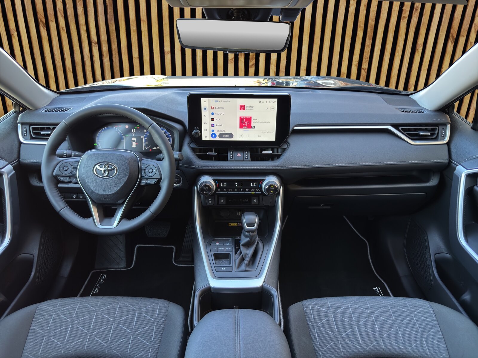 TOYOTA RAV4 2.5 HEV Trend, Voll-Hybrid Benzin/Elektro, Occasion / Gebraucht, Automatik - 7