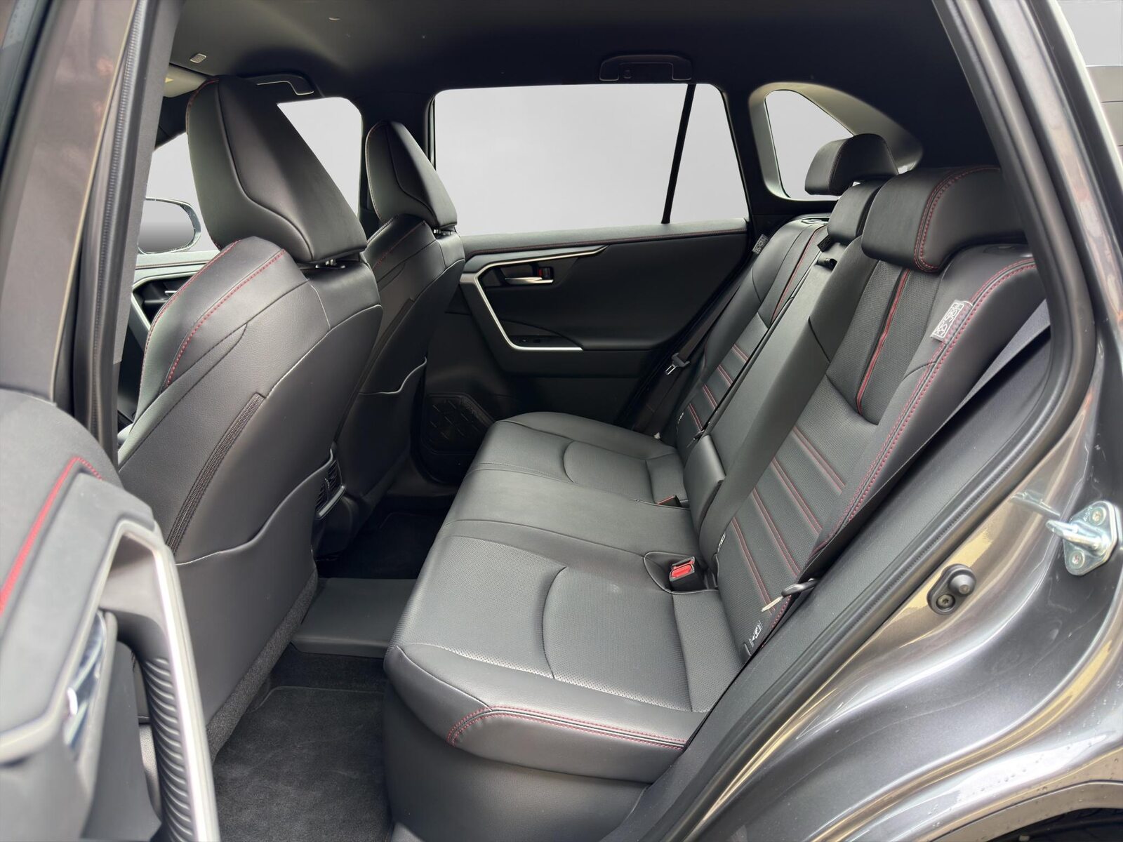TOYOTA RAV4 2.5 Plug-In-Hybrid Platinum, Plug-in-Hybrid Benzin/Elektro, Occasion / Gebraucht, Automatik - 7