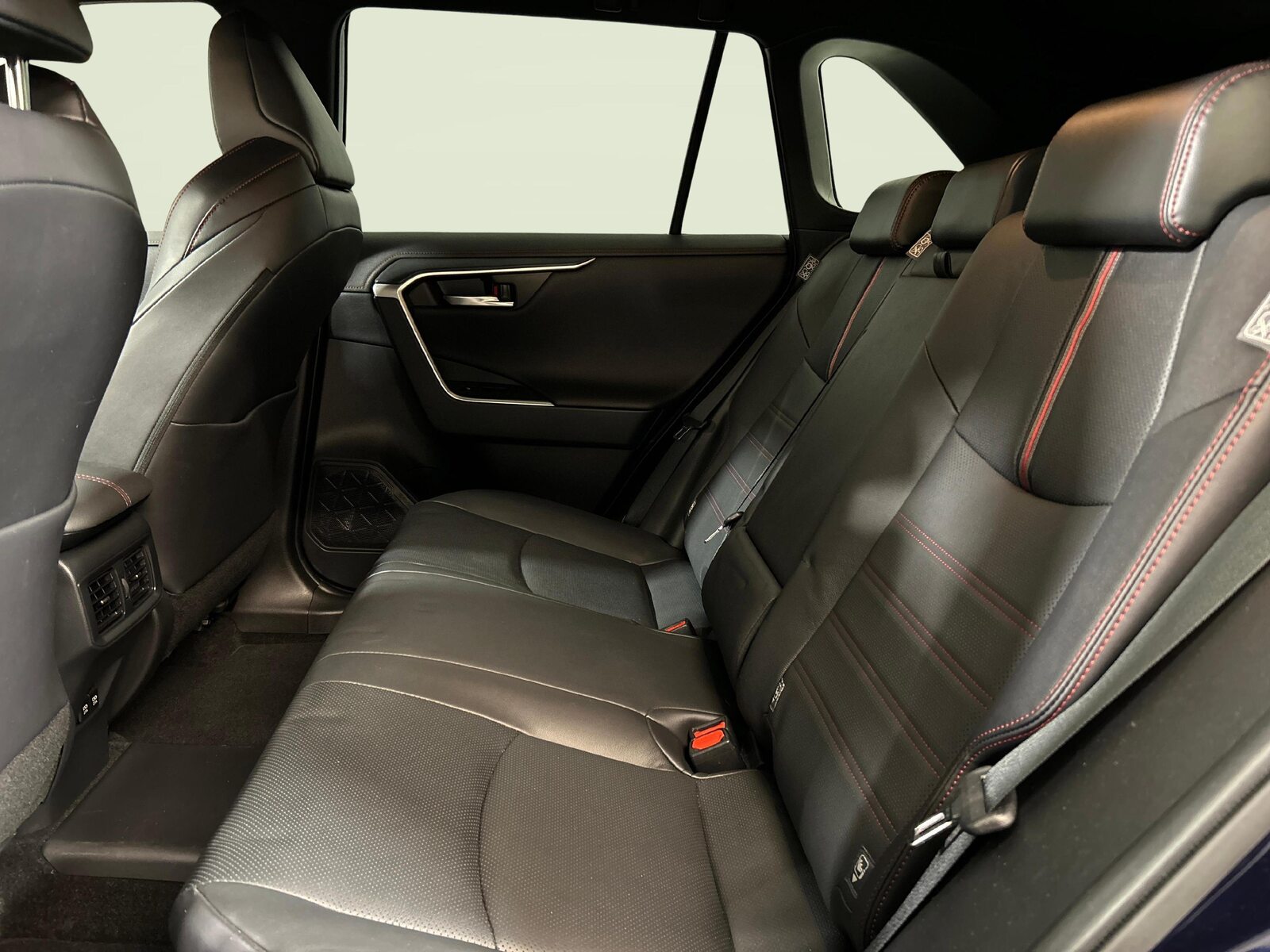 TOYOTA RAV4 2.5 Plug-In-Hybrid Platinum, Plug-in-Hybrid Benzin/Elektro, Occasion / Gebraucht, Automatik - 4