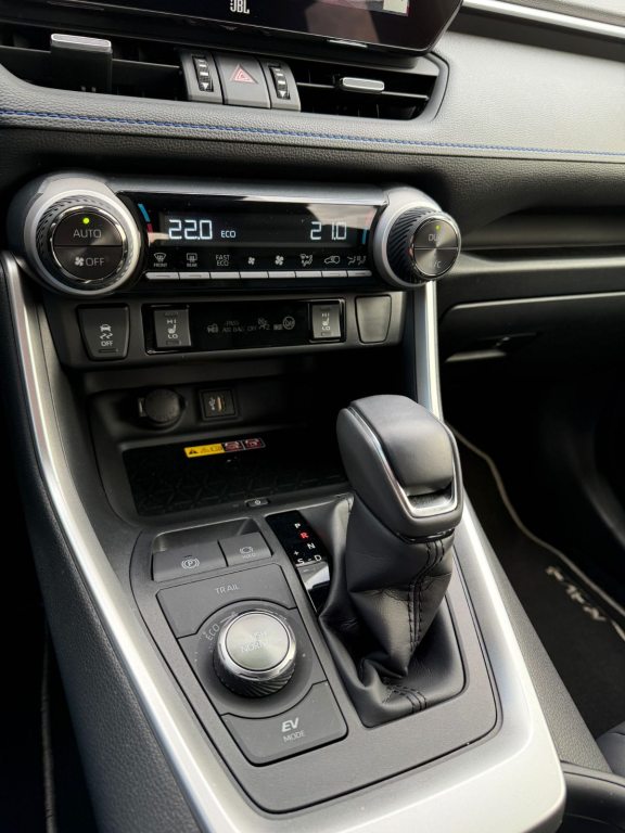TOYOTA 2.5 Style 4X4, Mild-Hybrid Benzin/Elektro, Occasion / Gebraucht, Automatik - 3