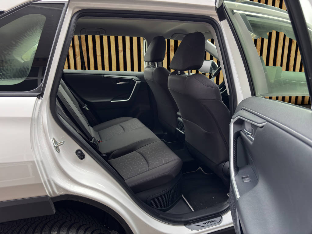 TOYOTA RAV4 2.5 HEV Comfort, Voll-Hybrid Benzin/Elektro, Occasion / Gebraucht, Automat - 6