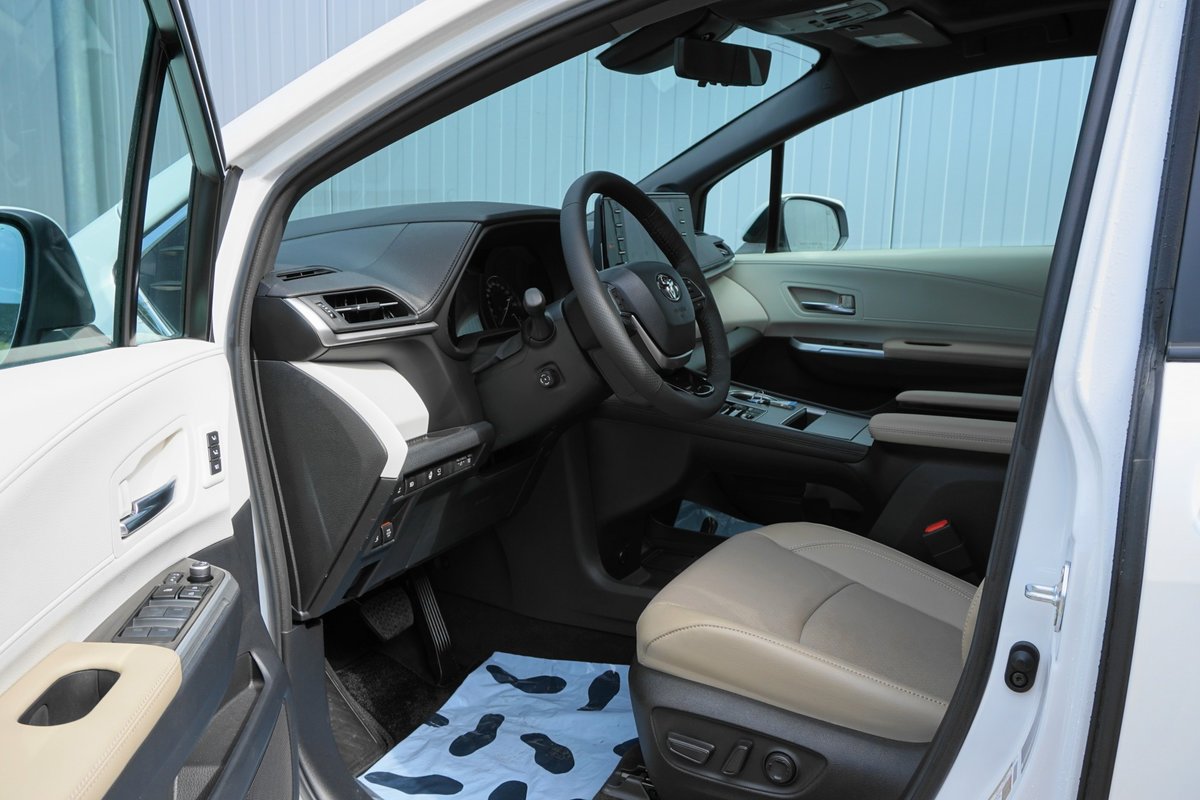 TOYOTA Sienna Hybrid Limited Premium AWD, Full-Hybrid Petrol/Electric, New car, Automatic - 2