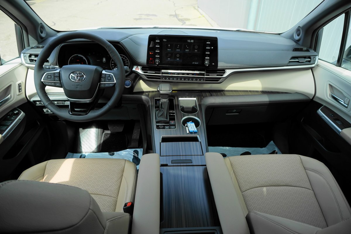 TOYOTA Sienna Hybrid Limited Premium AWD, Full-Hybrid Petrol/Electric, New car, Automatic - 3