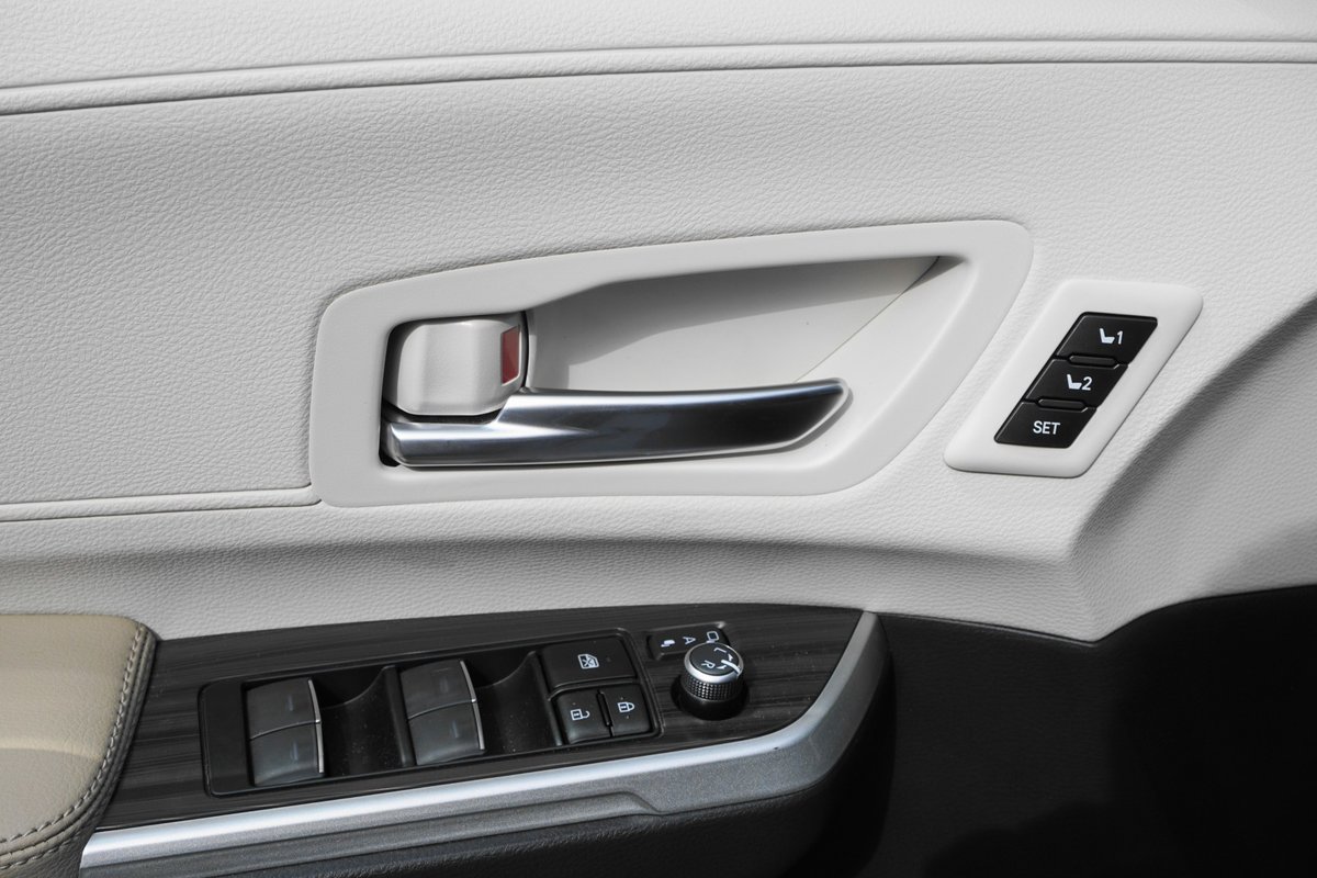 TOYOTA Sienna Hybrid Limited Premium AWD, Full-Hybrid Petrol/Electric, New car, Automatic - 4