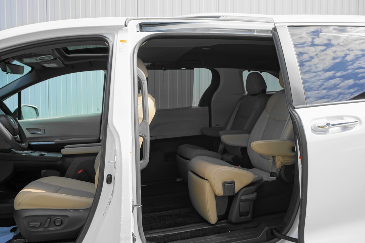 TOYOTA Sienna Hybrid Limited Premium AWD, Full-Hybrid Petrol/Electric, New car, Automatic - 7
