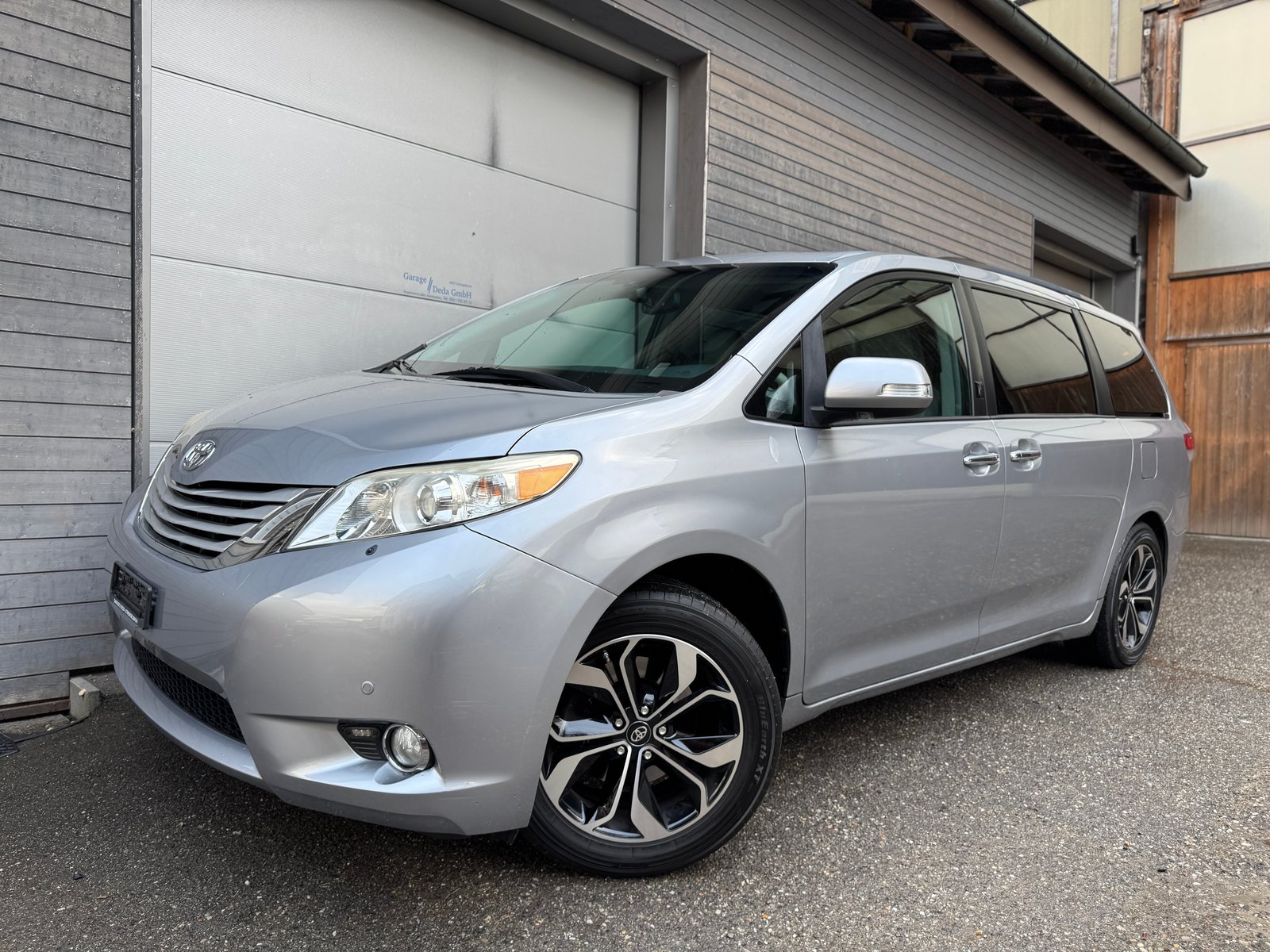 TOYOTA Sienna