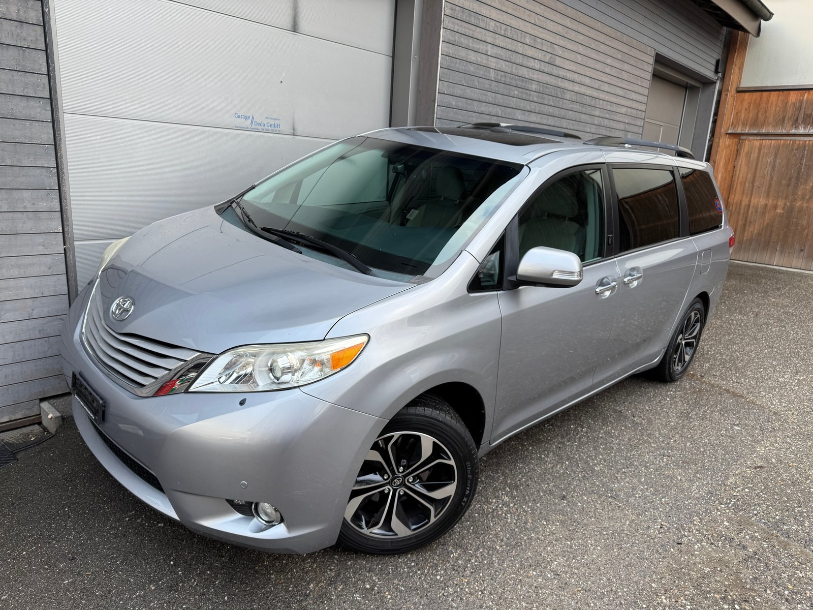 TOYOTA Sienna, Petrol, Second hand / Used, Automatic - 2