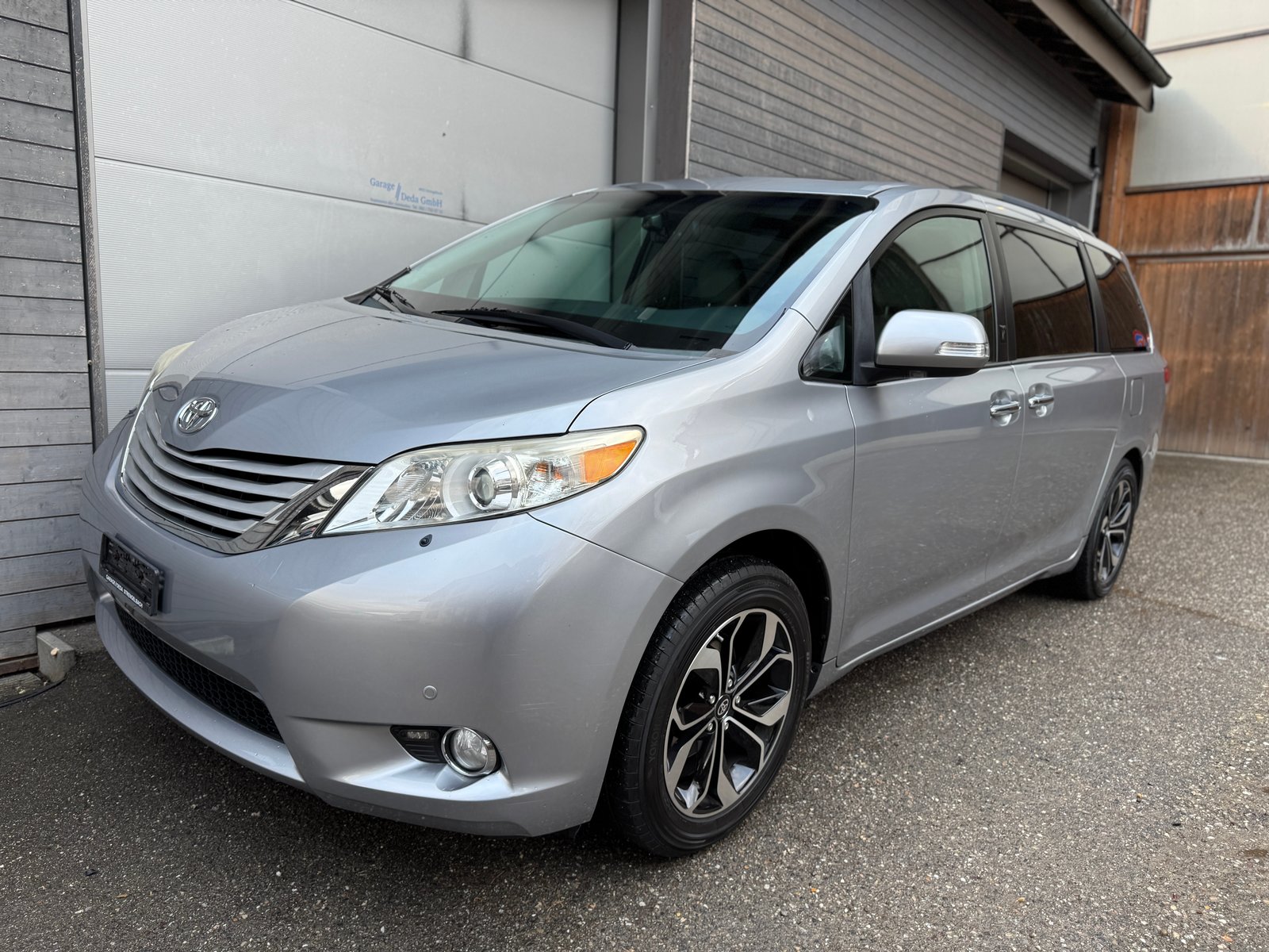 TOYOTA Sienna, Petrol, Second hand / Used, Automatic - 3