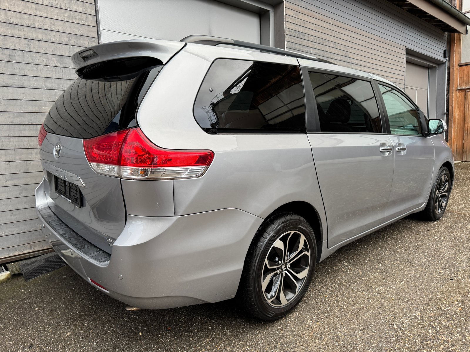 TOYOTA Sienna, Petrol, Second hand / Used, Automatic - 6