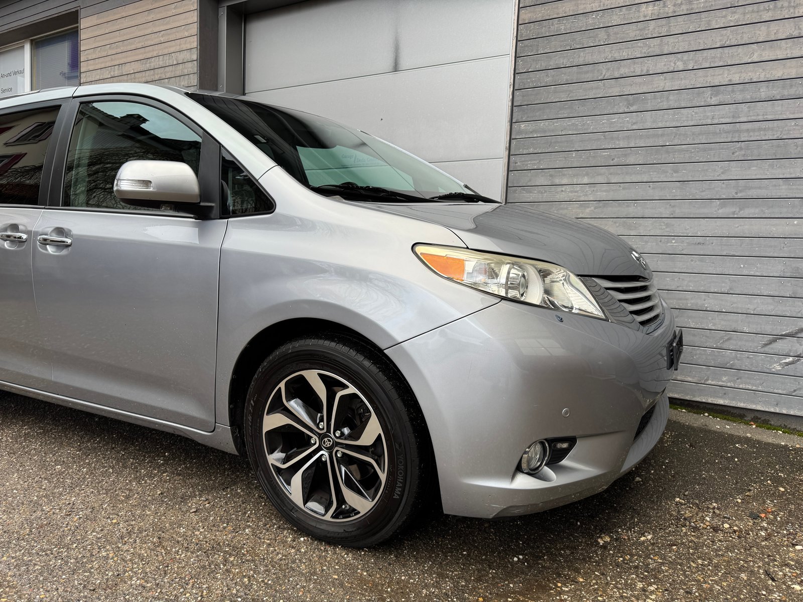 TOYOTA Sienna, Petrol, Second hand / Used, Automatic - 7
