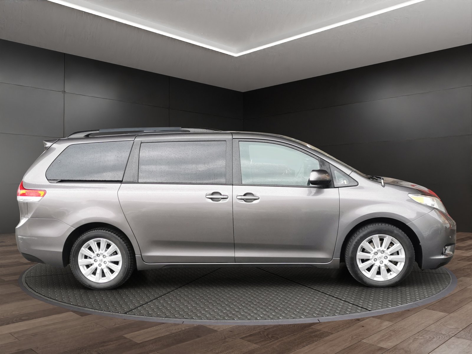 TOYOTA Sienna 3.5i 4WD, Petrol, Second hand / Used, Automatic - 5