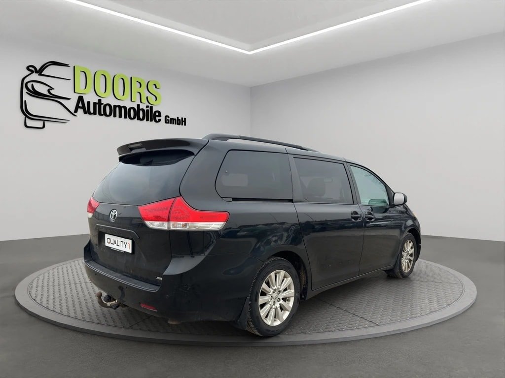TOYOTA Sienna 3.5 A 4WD, Petrol, Second hand / Used, Automatic - 5