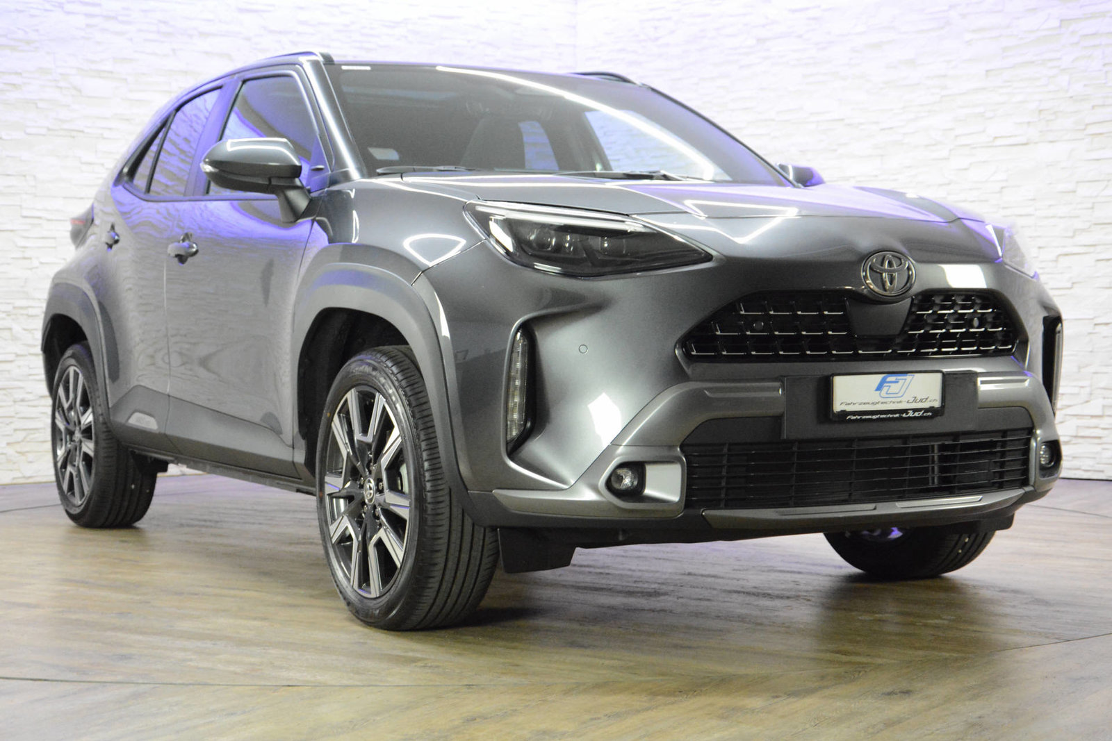 TOYOTA TOYOTA Yaris Cross 1.5 VVT-i HSD Premium AWD-i, Voll-Hybrid Benzin/Elektro, Neuwagen, Automatik - 2