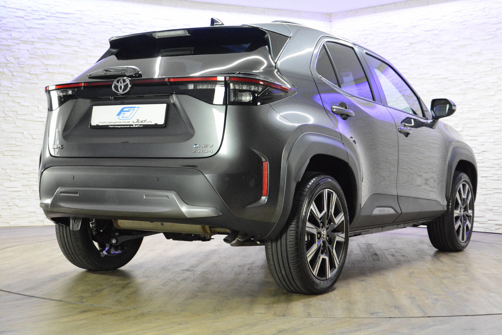 TOYOTA TOYOTA Yaris Cross 1.5 VVT-i HSD Premium AWD-i, Voll-Hybrid Benzin/Elektro, Neuwagen, Automatik - 5