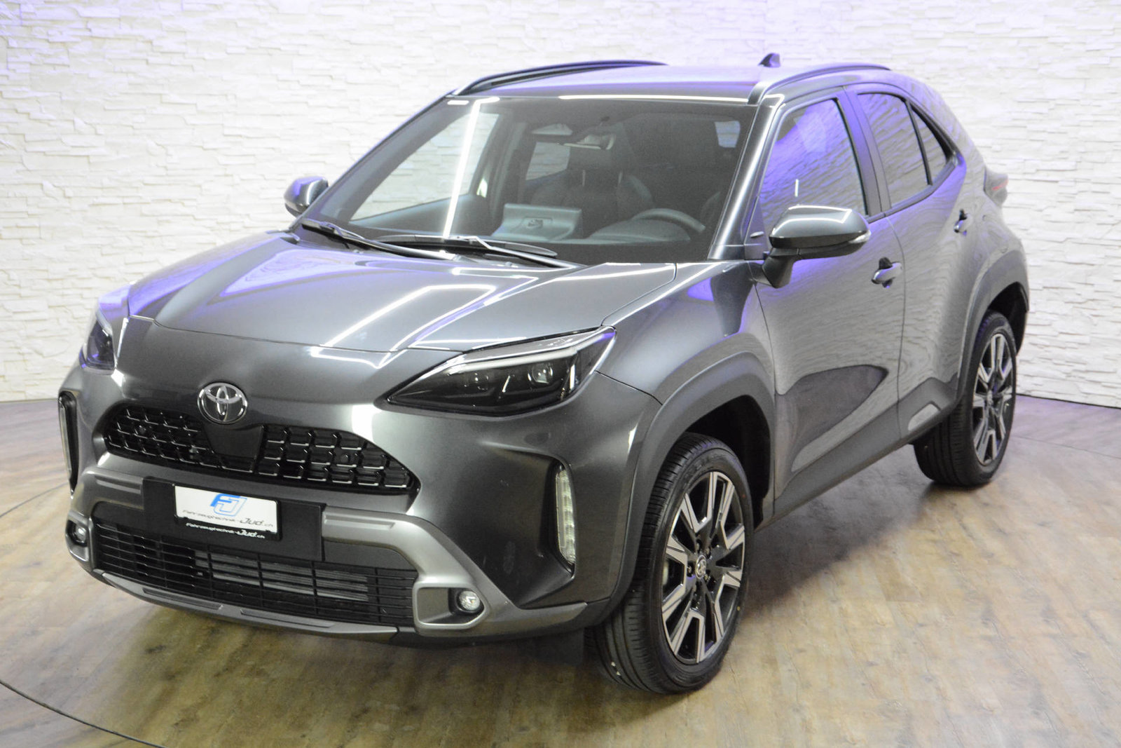 TOYOTA TOYOTA Yaris Cross 1.5 VVT-i HSD Premium AWD-i, Voll-Hybrid Benzin/Elektro, Neuwagen, Automatik - 7
