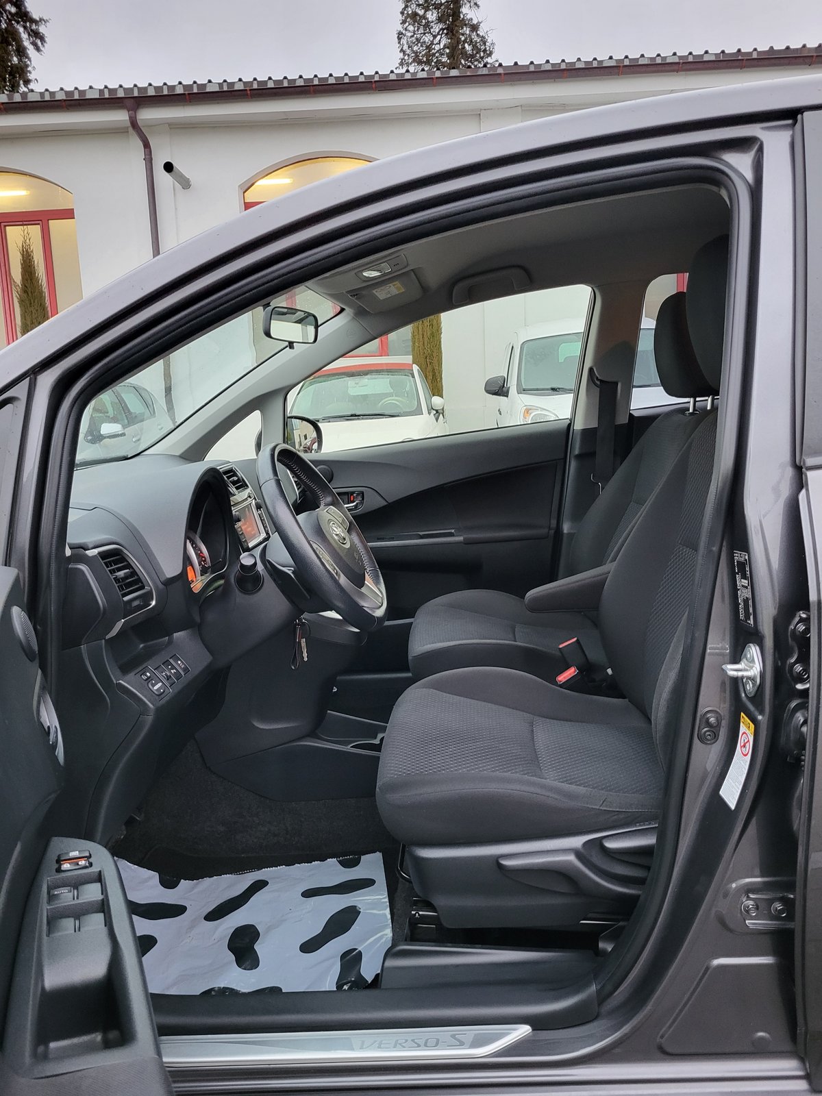 TOYOTA Verso-S 1.33 Linea Trend Multidrive S, Essence, Occasion / Utilisé, Automatique - 7
