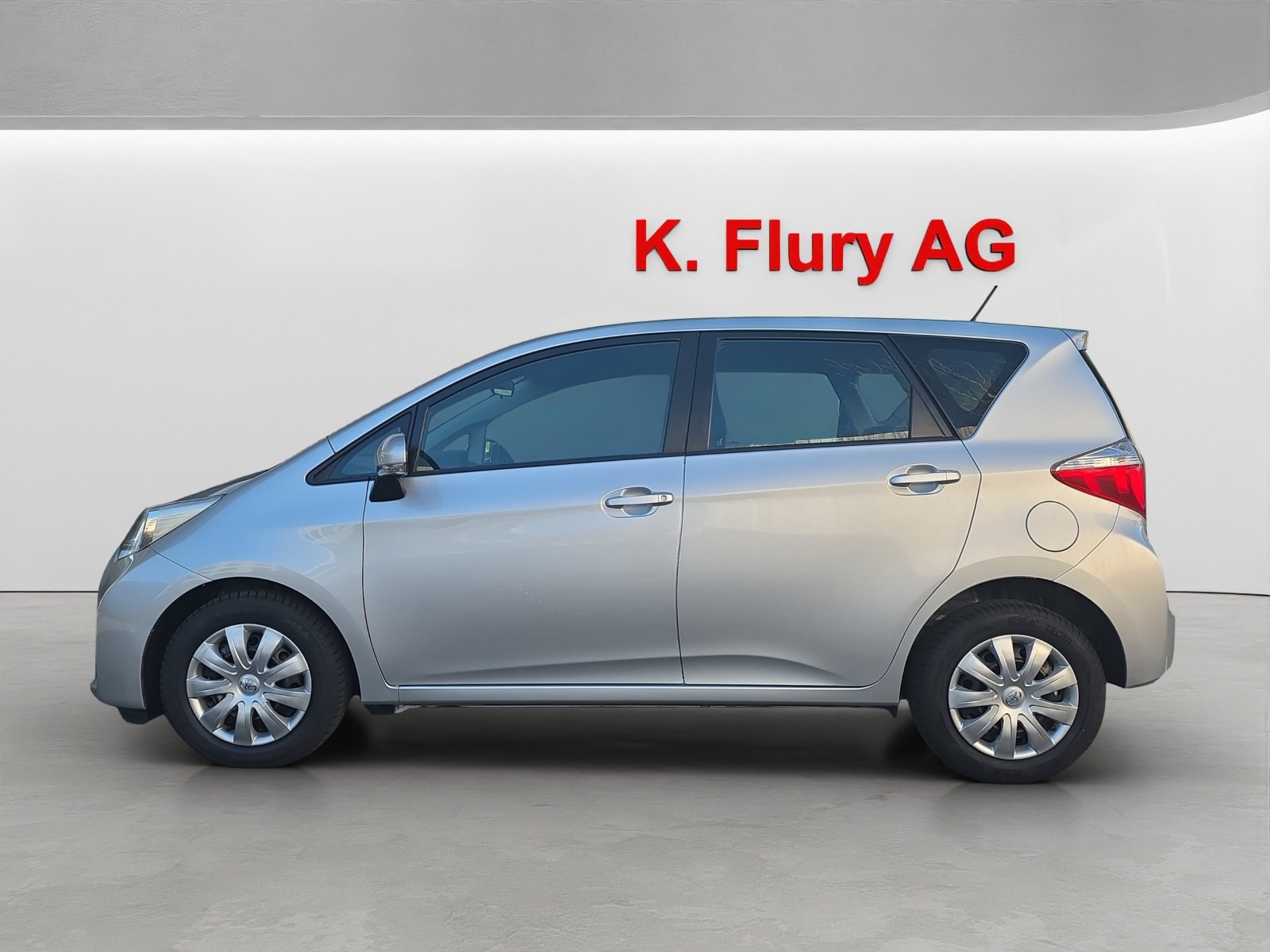 TOYOTA Verso-S 1.33 VVT-i Linea Luna MdS, Petrol, Second hand / Used, Automatic - 2