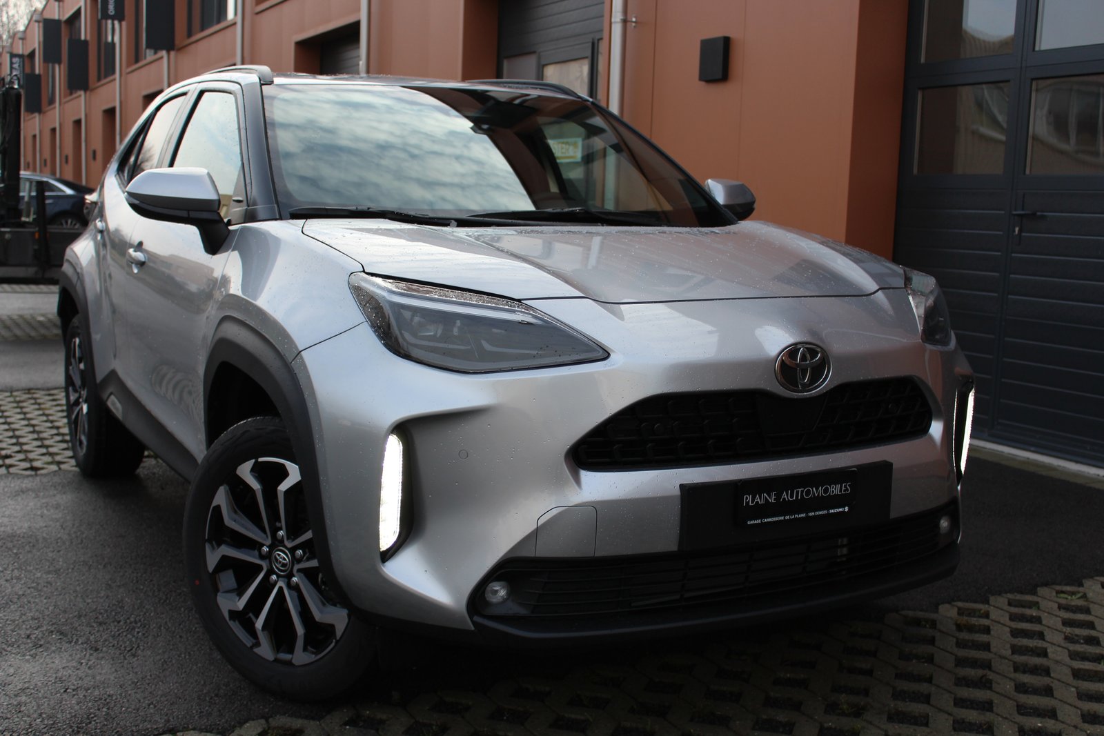 TOYOTA Yaris Cross 1.5 Premium AWDi e-CVT - "Garantie 10 ans * Camé, Voll-Hybrid Benzin/Elektro, Neuwagen, Automatik - 3