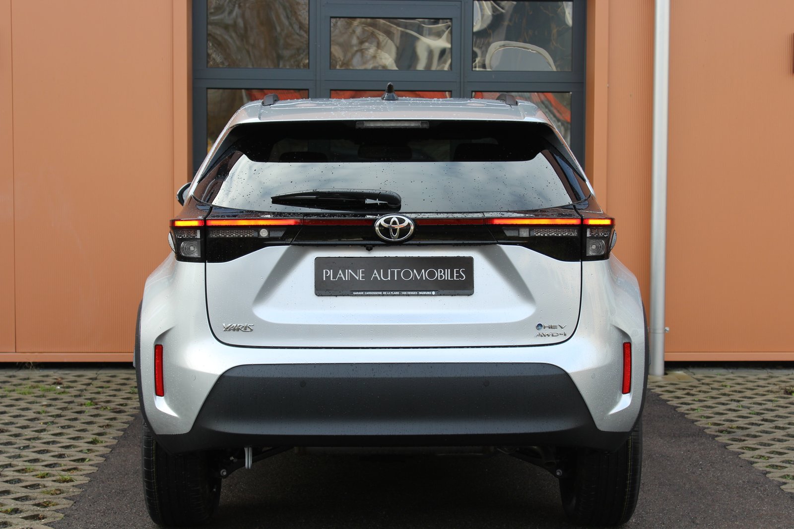 TOYOTA Yaris Cross 1.5 Premium AWDi e-CVT - "Garantie 10 ans * Camé, Voll-Hybrid Benzin/Elektro, Neuwagen, Automatik - 7