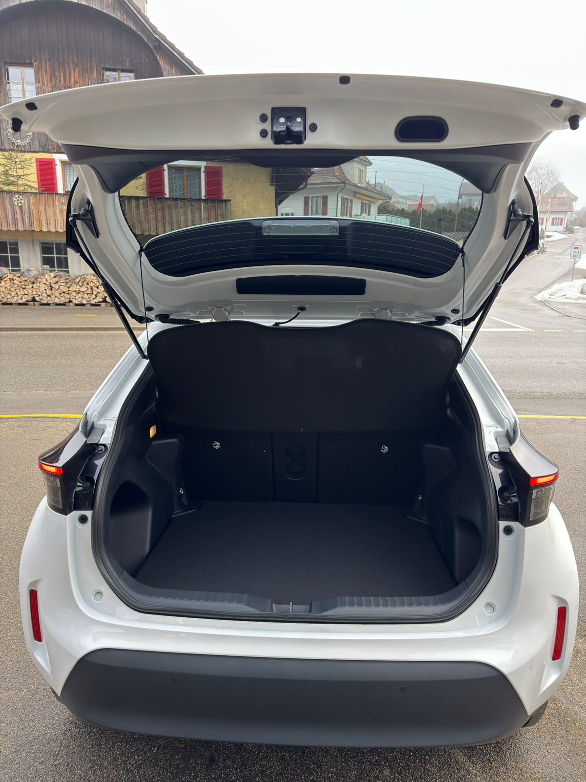 TOYOTA Yaris Cross 1.5 Trend e-CVT, Full-Hybrid Petrol/Electric, New car, Automatic - 7