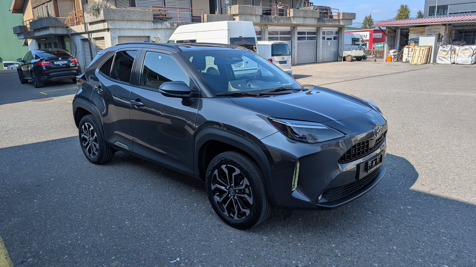 TOYOTA Yaris Cross 1.5 Trend AWDi e-CVT 130 PS, Voll-Hybrid Benzin/Elektro, Neuwagen, Automatik - 3