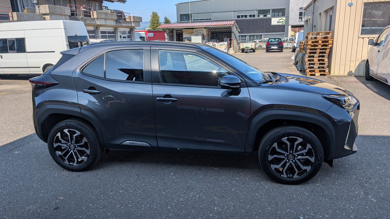 TOYOTA Yaris Cross 1.5 Trend AWDi e-CVT 130 PS, Voll-Hybrid Benzin/Elektro, Neuwagen, Automatik - 4