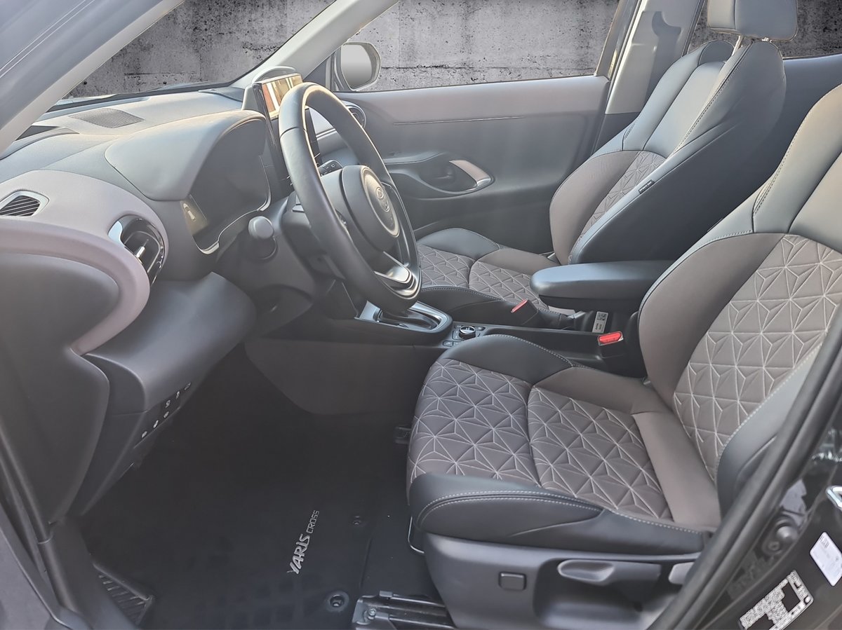 TOYOTA Yaris Cross 1.5 Premium AWDi e-CVT, Full-Hybrid Petrol/Electric, Second hand / Used, Automatic - 4