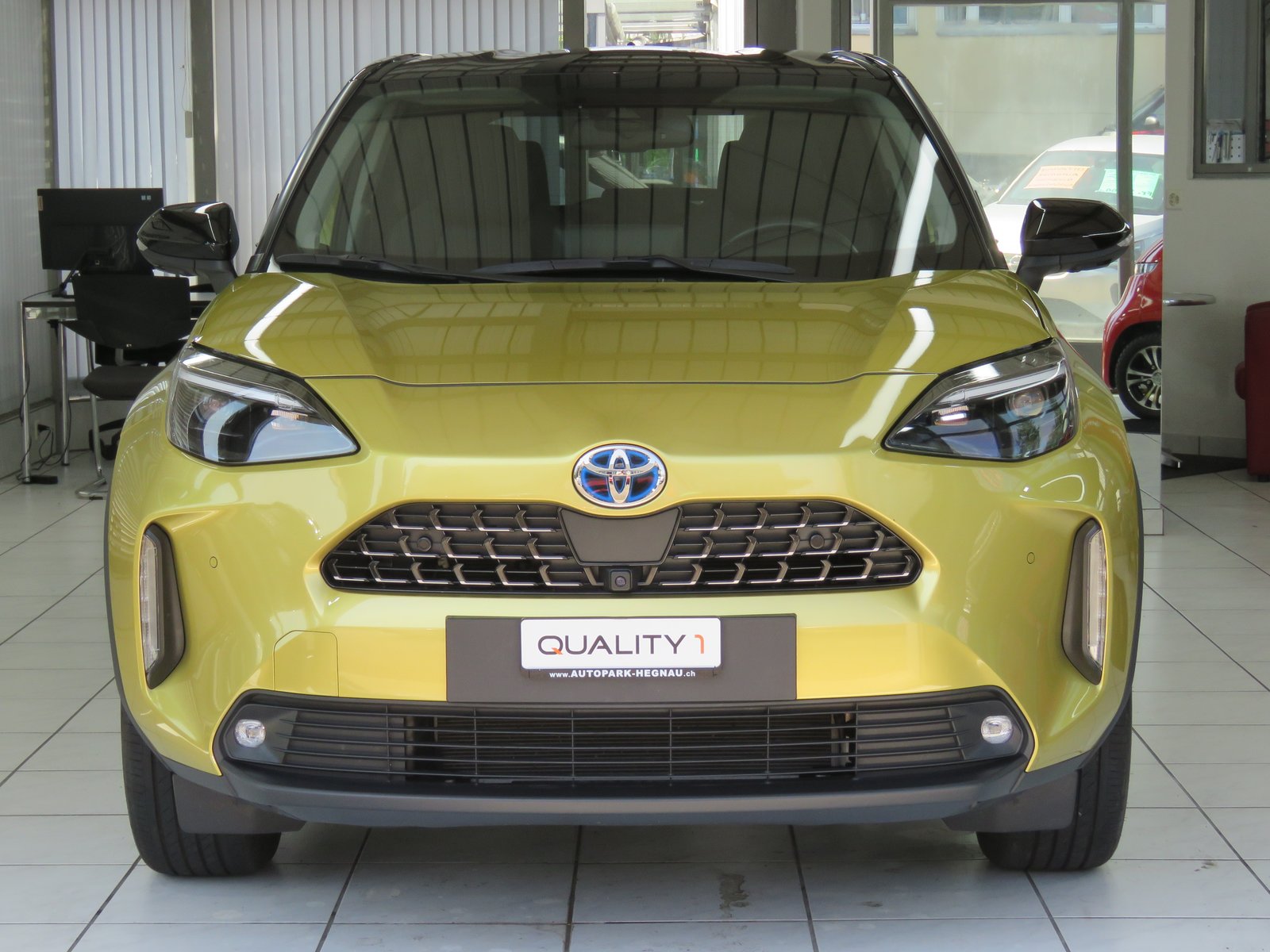 TOYOTA Yaris Cross 1.5 Premiere Edition e-0CVT AWDi, Voll-Hybrid Benzin/Elektro, Occasion / Gebraucht, Automat - 2