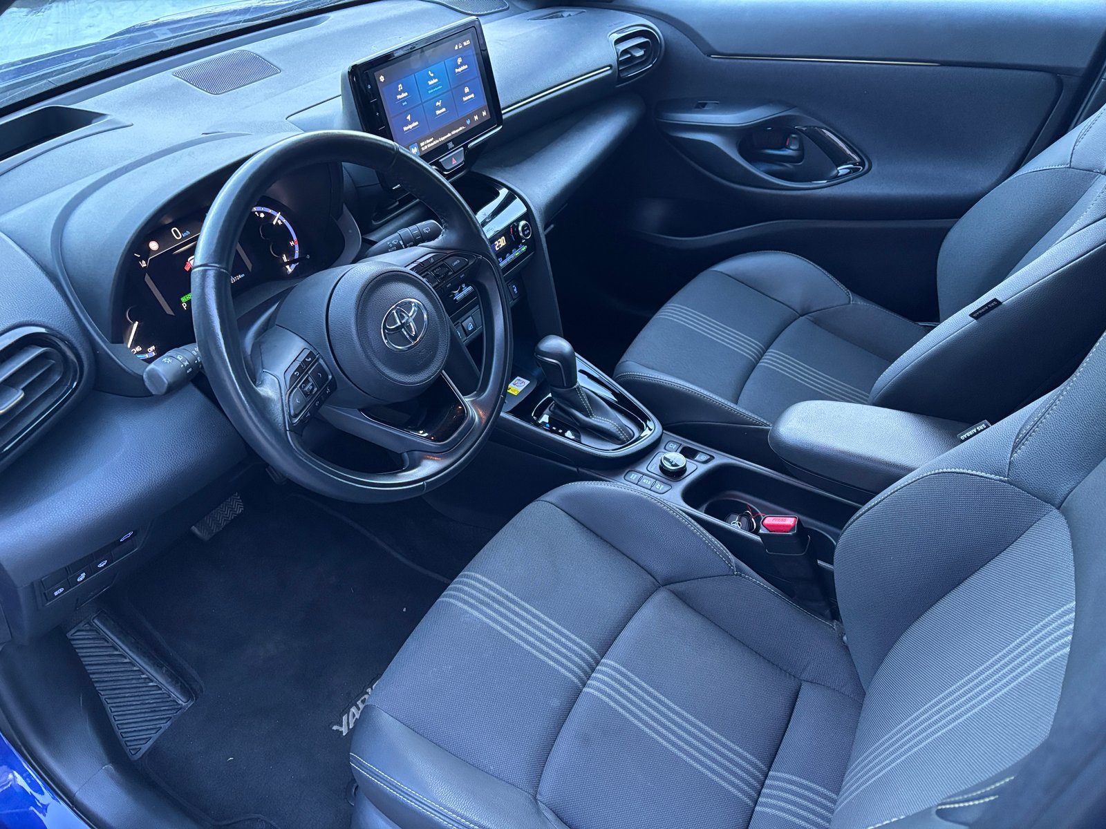 TOYOTA Yaris Cross 1.5 Adventure e-CVT AWDi, Full-Hybrid Petrol/Electric, Second hand / Used, Automatic - 6