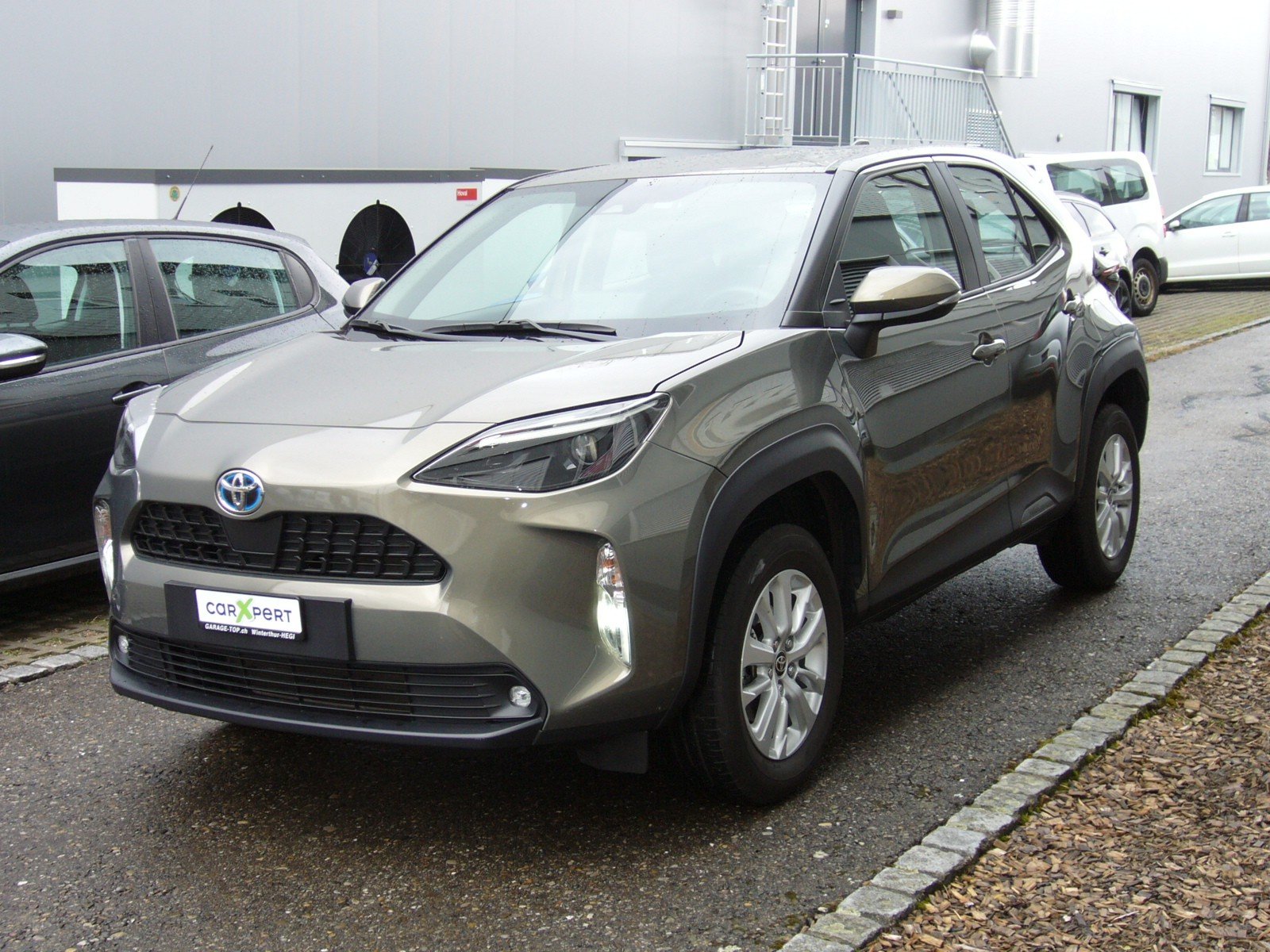 TOYOTA Yaris Cross 1.5 Comfort e-CVT AWDi Voll-Hybrid, Voll-Hybrid Benzin/Elektro, Occasion / Gebraucht, Automatik - 2