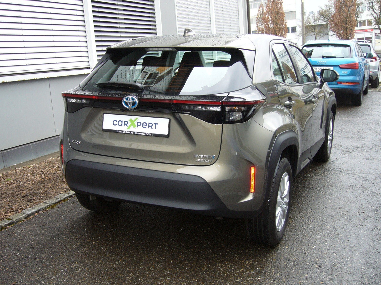 TOYOTA Yaris Cross 1.5 Comfort e-CVT AWDi Voll-Hybrid, Voll-Hybrid Benzin/Elektro, Occasion / Gebraucht, Automatik - 3
