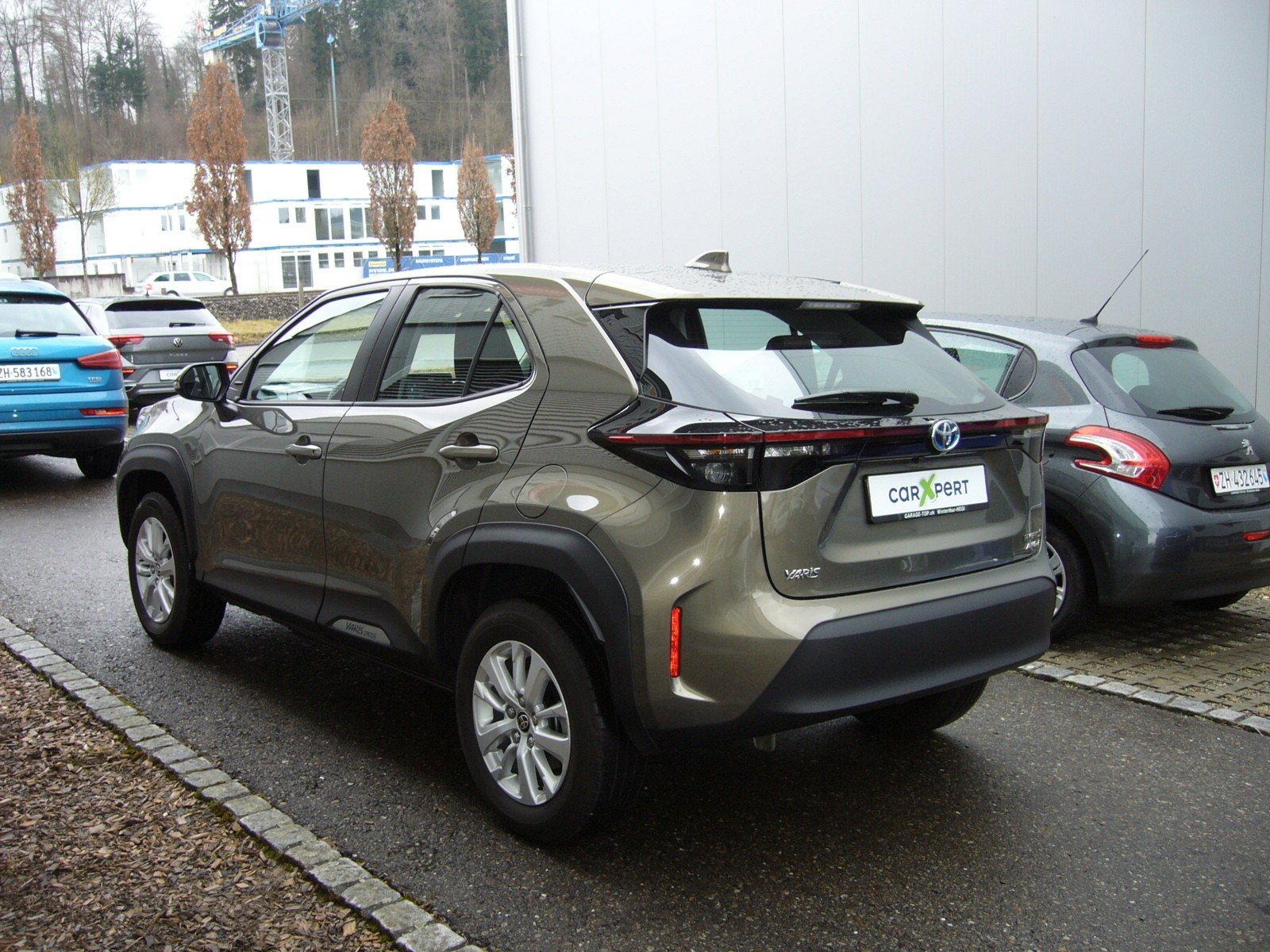 TOYOTA Yaris Cross 1.5 Comfort e-CVT AWDi Voll-Hybrid, Voll-Hybrid Benzin/Elektro, Occasion / Gebraucht, Automatik - 4