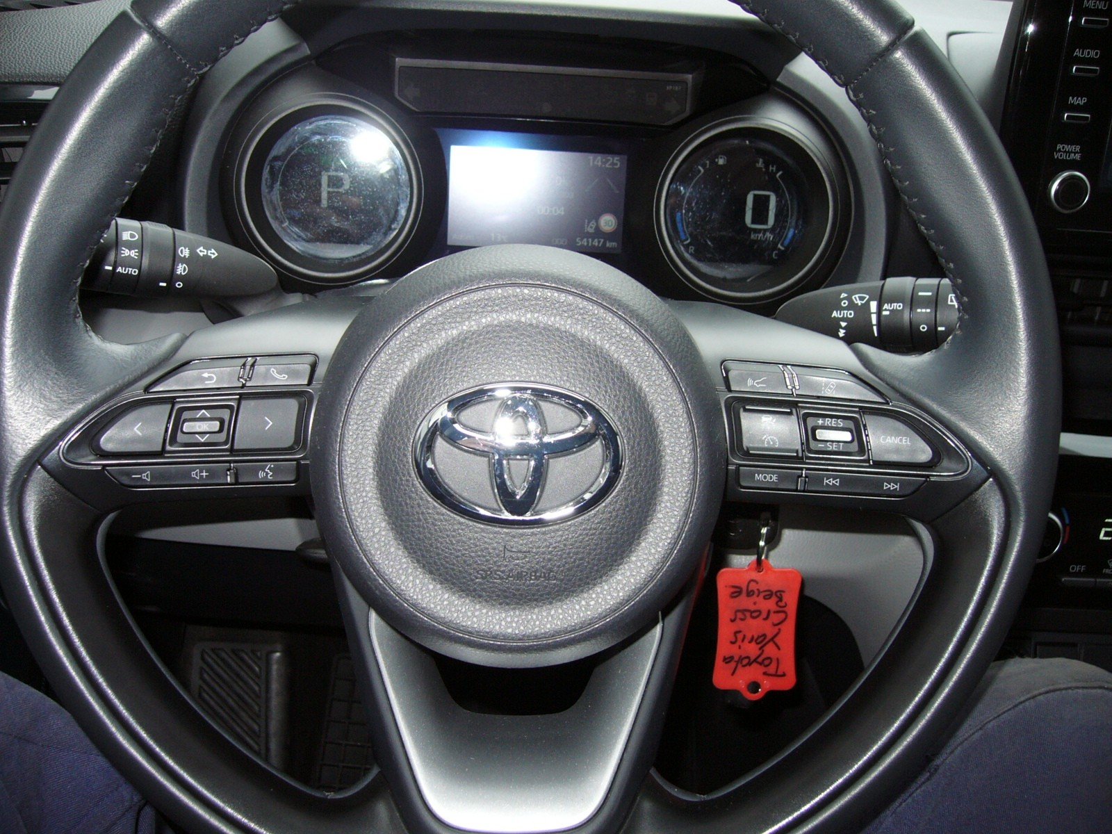 TOYOTA Yaris Cross 1.5 Comfort e-CVT AWDi Voll-Hybrid, Voll-Hybrid Benzin/Elektro, Occasion / Gebraucht, Automatik - 7