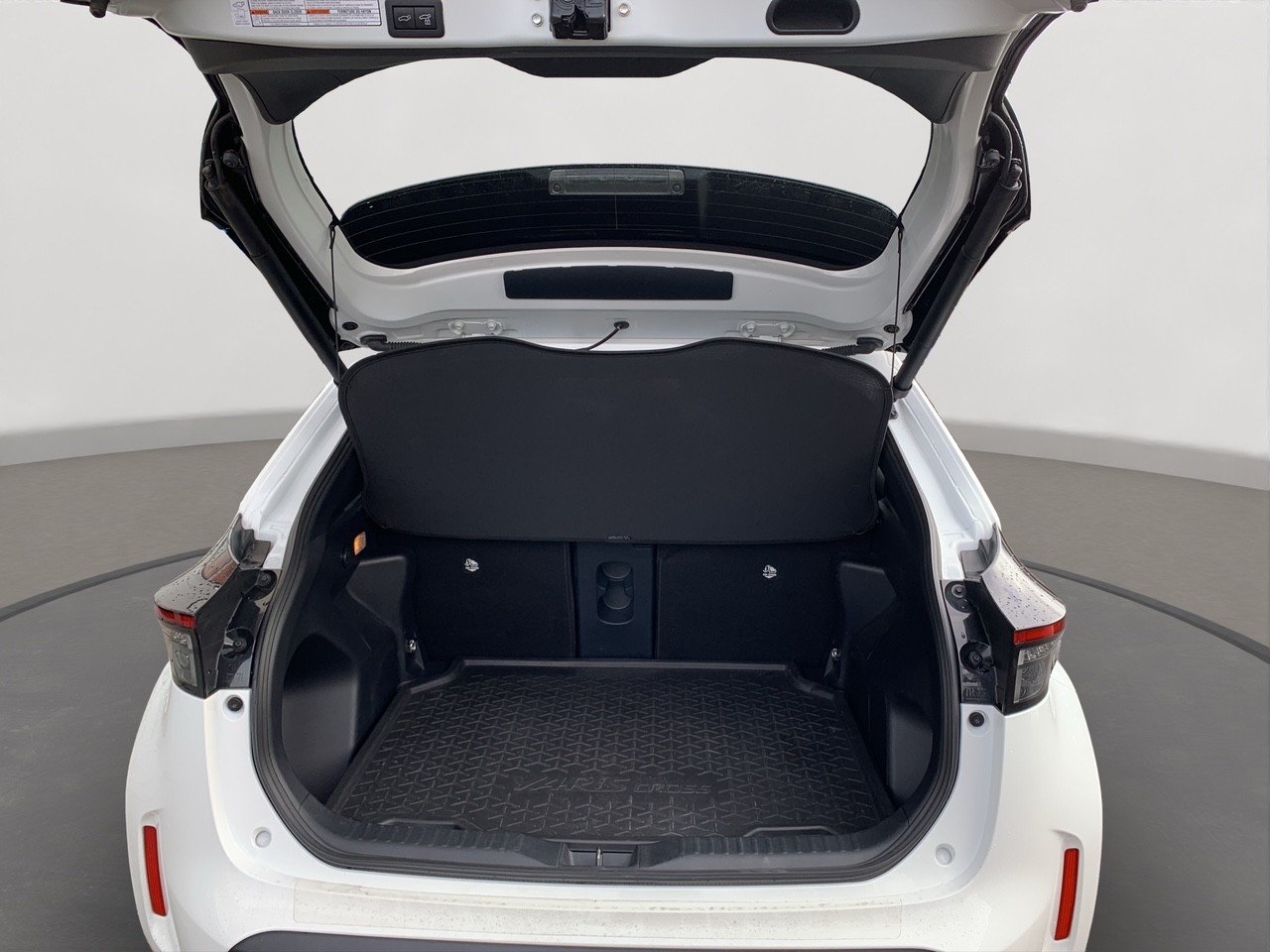 TOYOTA Yaris Cross 1.5 Elegant e-CVT AWDi, Voll-Hybrid Benzin/Elektro, Occasion / Gebraucht, Automatik - 6