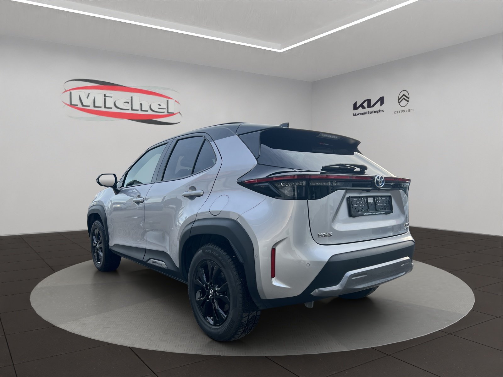 TOYOTA Yaris Cross 1.5 Adventure e-CVT AWDi, Voll-Hybrid Benzin/Elektro, Occasion / Gebraucht, Automatik - 7