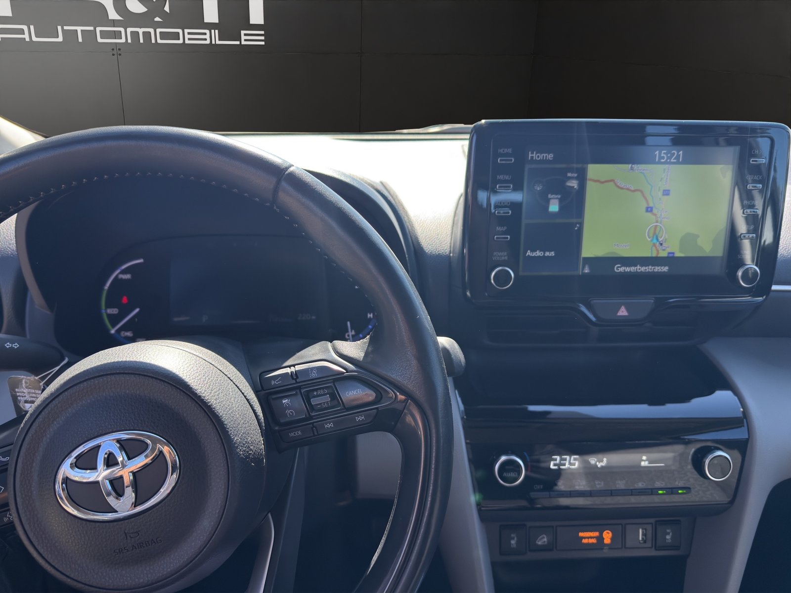 TOYOTA Yaris Cross 1.5 Trend e-CVT AWDi, Voll-Hybrid Benzin/Elektro, Occasion / Gebraucht, Automatik - 7