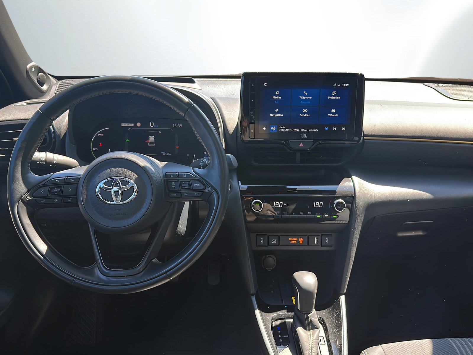 TOYOTA Yaris Cross 1.5 Adventure e-CVT AWDi, Full-Hybrid Petrol/Electric, Second hand / Used, Automatic - 6