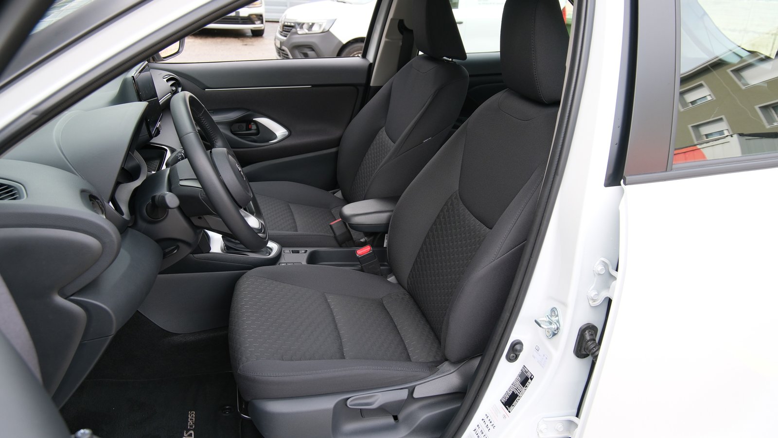 TOYOTA Yaris Cross 1.5 Trend e-CVT, Hybride Integrale Benzina/Elettrica, Occasioni / Usate, Automatico - 4