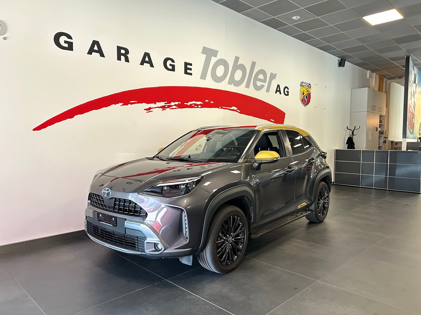 TOYOTA Yaris Cross 1.5 Adventure e-CVT AWDi, Voll-Hybrid Benzin/Elektro, Occasion / Gebraucht, Automatik - 2